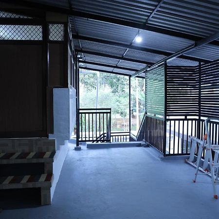 מלון נדומבסרי Malpans Mansion מראה חיצוני תמונה